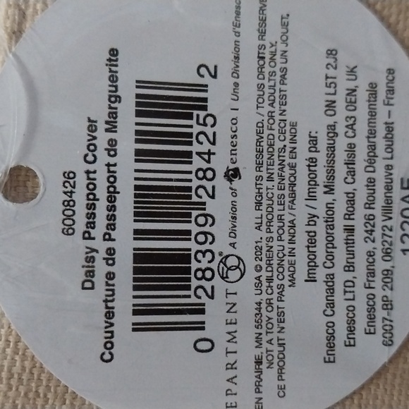 Izzy and Oliver tote,with matching pouch passport book and 2 luggage tags - Picture 12 of 12